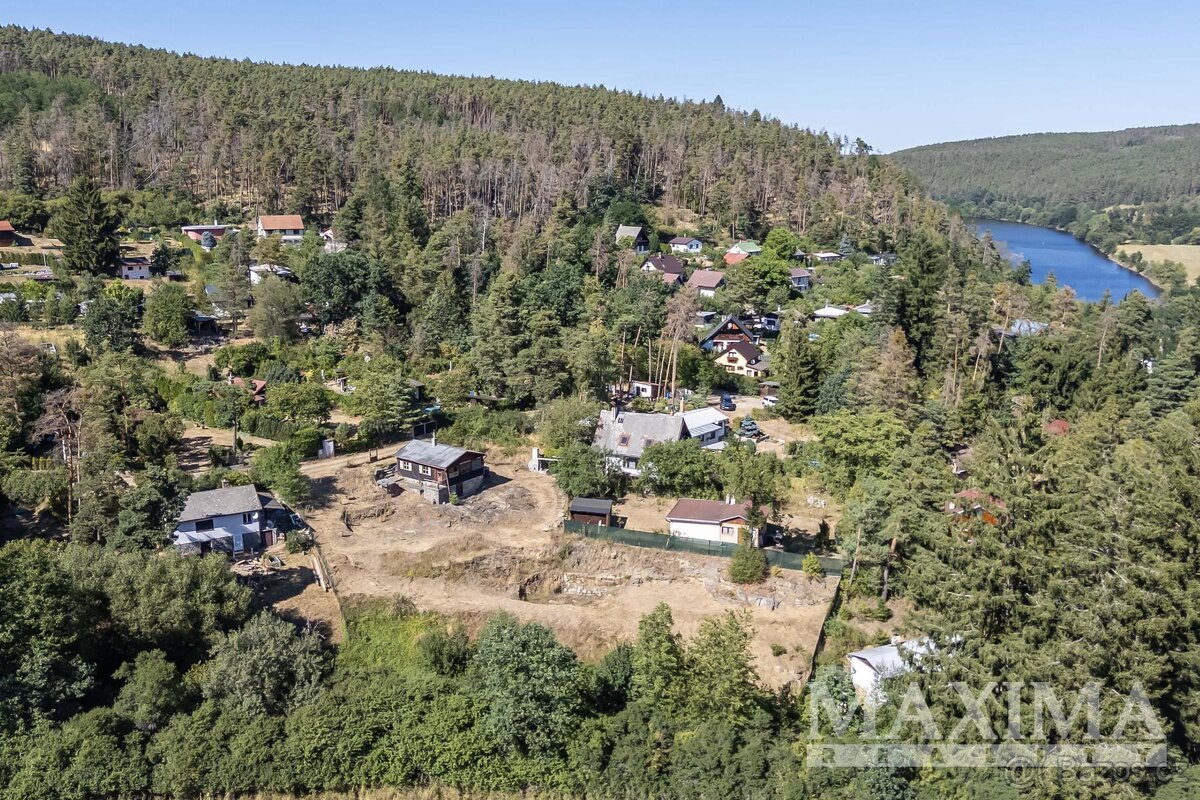 Pozemek  o ploše 1403 m2 - Kamýk nad Vltavou, Kamýk nad Vlta