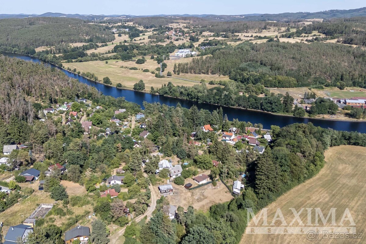 Pozemek  o ploše 1403 m2 - Kamýk nad Vltavou, Kamýk nad Vlta