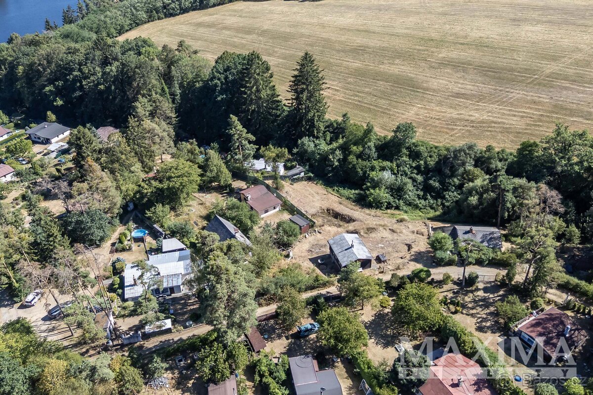 Pozemek  o ploše 1403 m2 - Kamýk nad Vltavou, Kamýk nad Vlta
