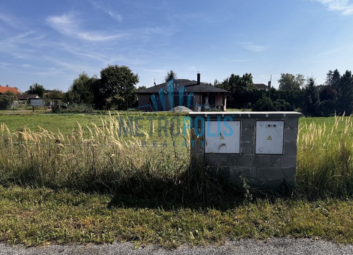 Stavební pozemek v klidné části obce Nový Vestec – ideální m