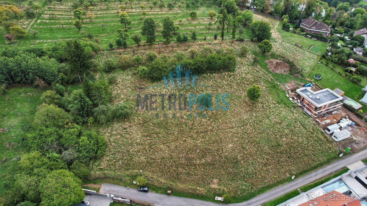 Výjimečná příležitost – rozlehlý stavební pozemek 2673 m² v