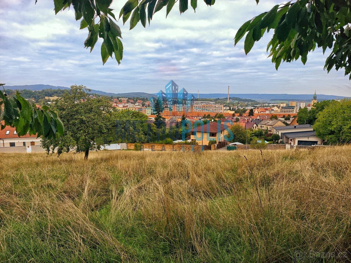 Výjimečná příležitost – rozlehlý stavební pozemek 2673 m² v