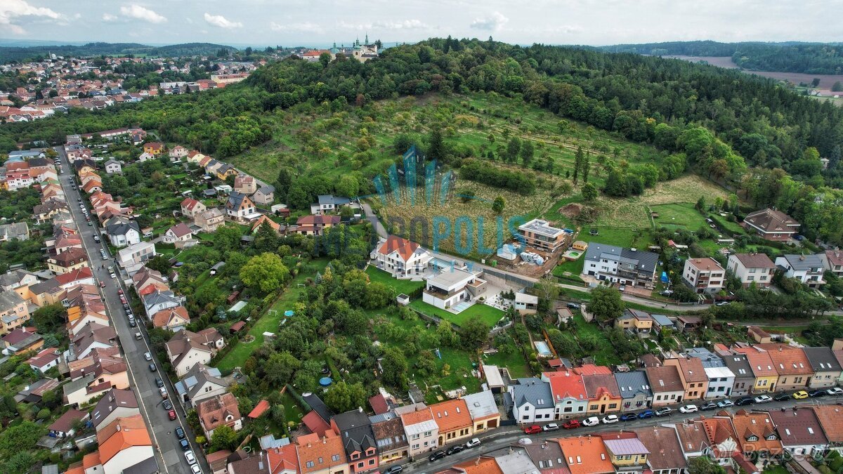 Výjimečná příležitost – rozlehlý stavební pozemek 2673 m² v