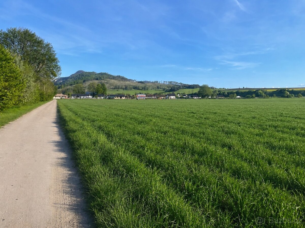 BLATNICA – stavebný pozemok 922 m² pri prístupovej ceste