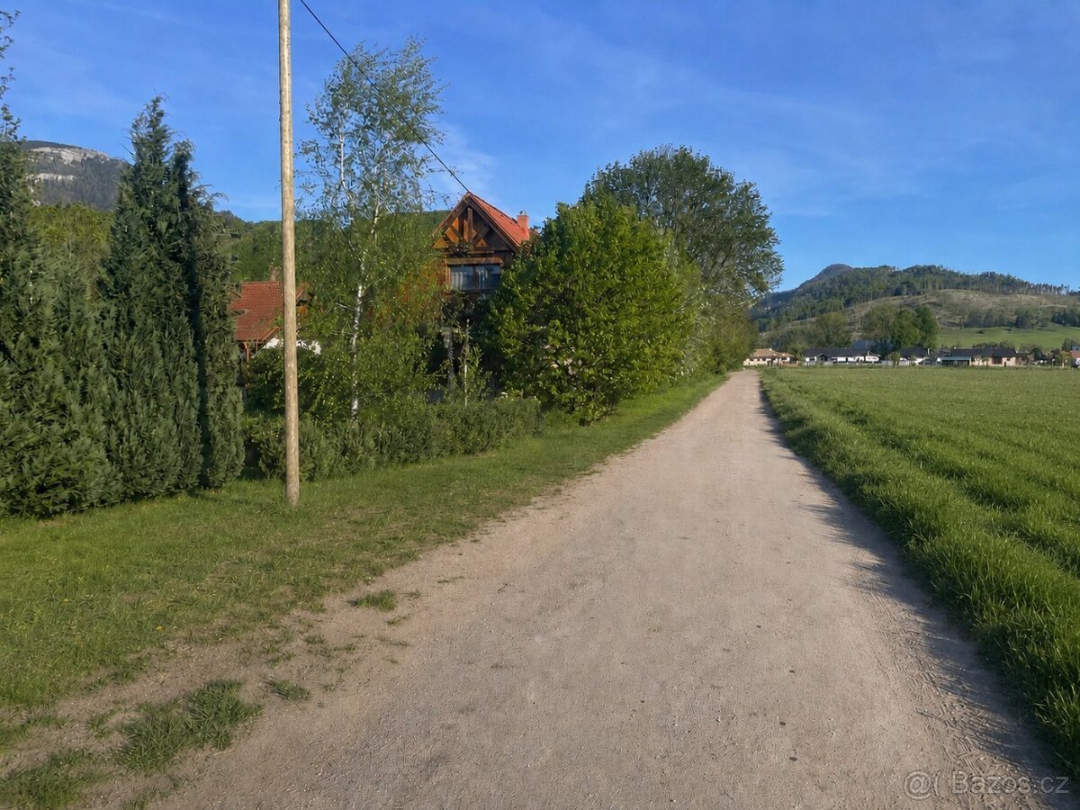 BLATNICA – stavebný pozemok 922 m² pri prístupovej ceste