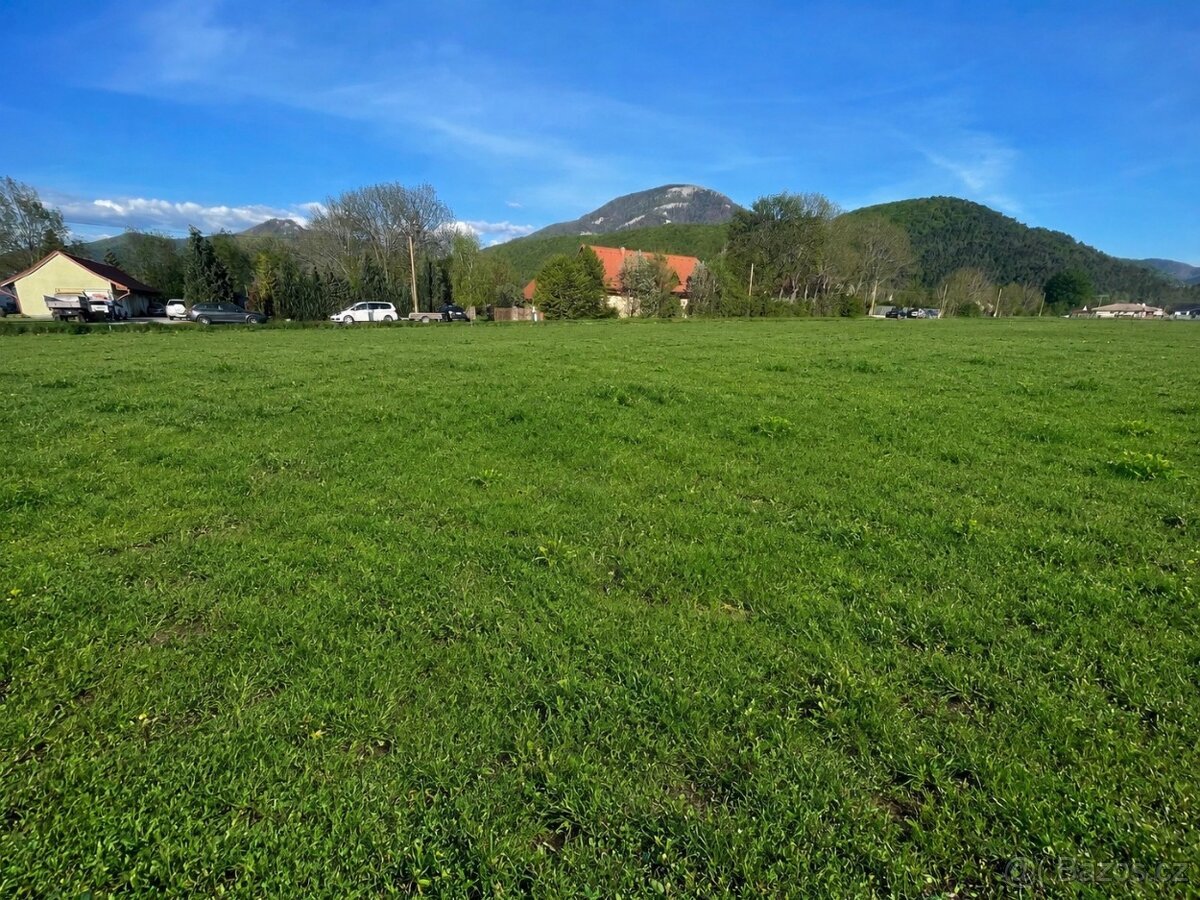 BLATNICA – stavebný pozemok 922 m² pri prístupovej ceste
