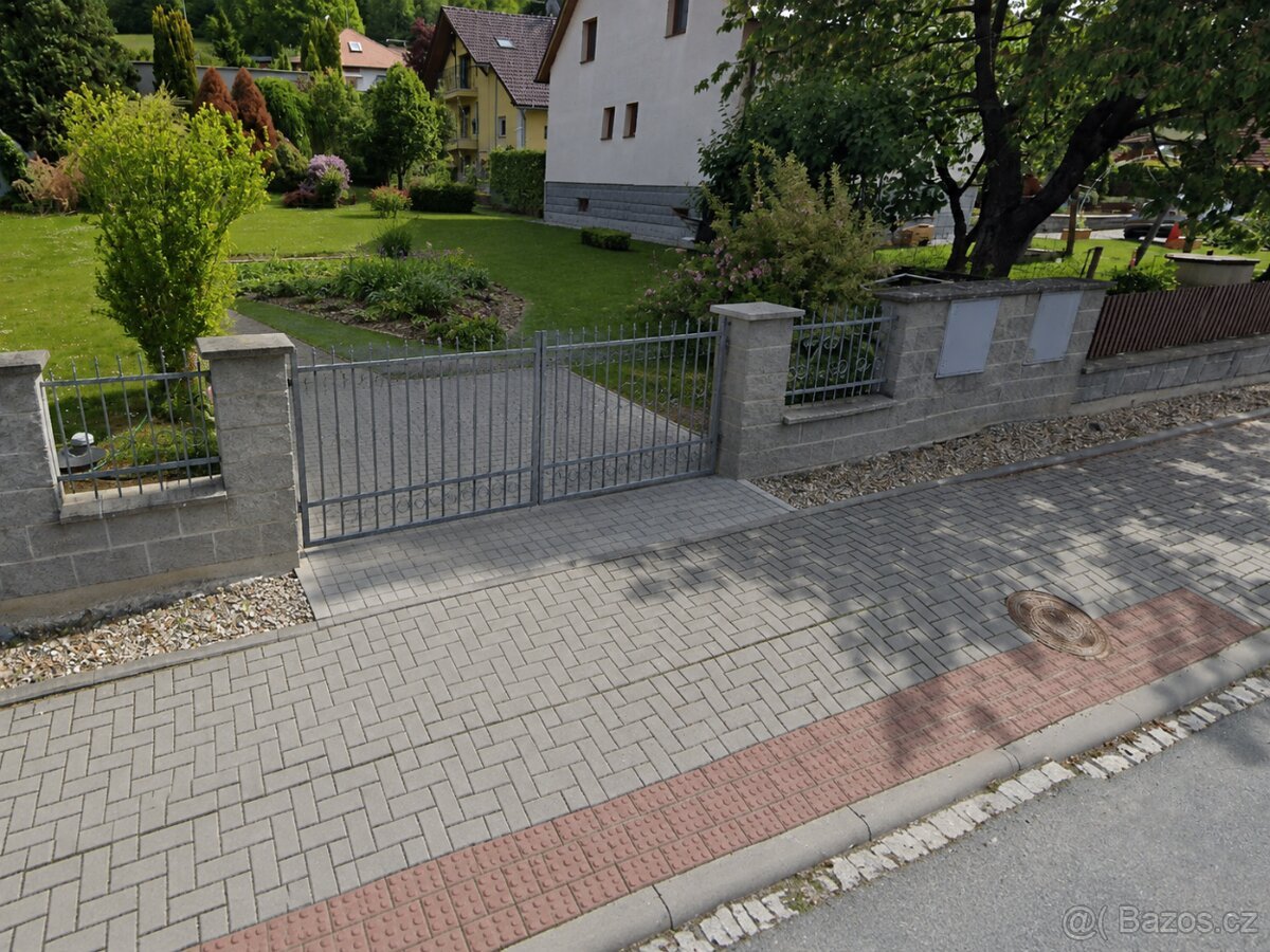 Prodej stavebních pozemků o celkové výměře 1.320 m2