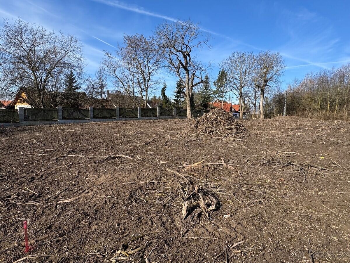 Prodej stavebního pozemku 910m2