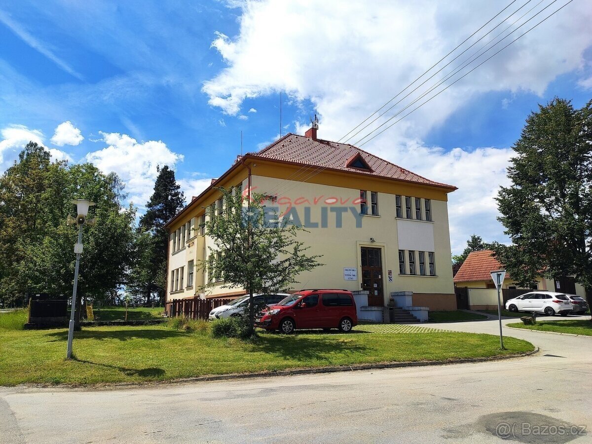 Prodej pozemku 2147m2 u Třeboně pro bydlení