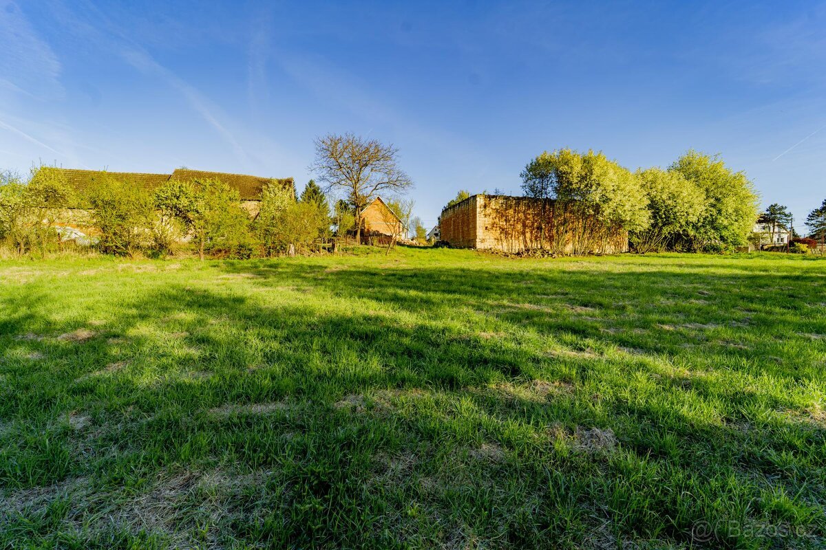 Svojetín, prodej stavebního pozemku 3831 m2