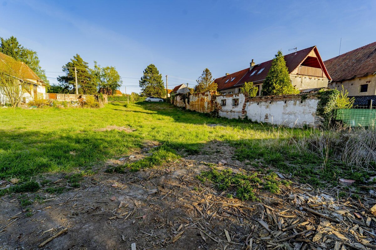 Svojetín, prodej stavebního pozemku 3831 m2