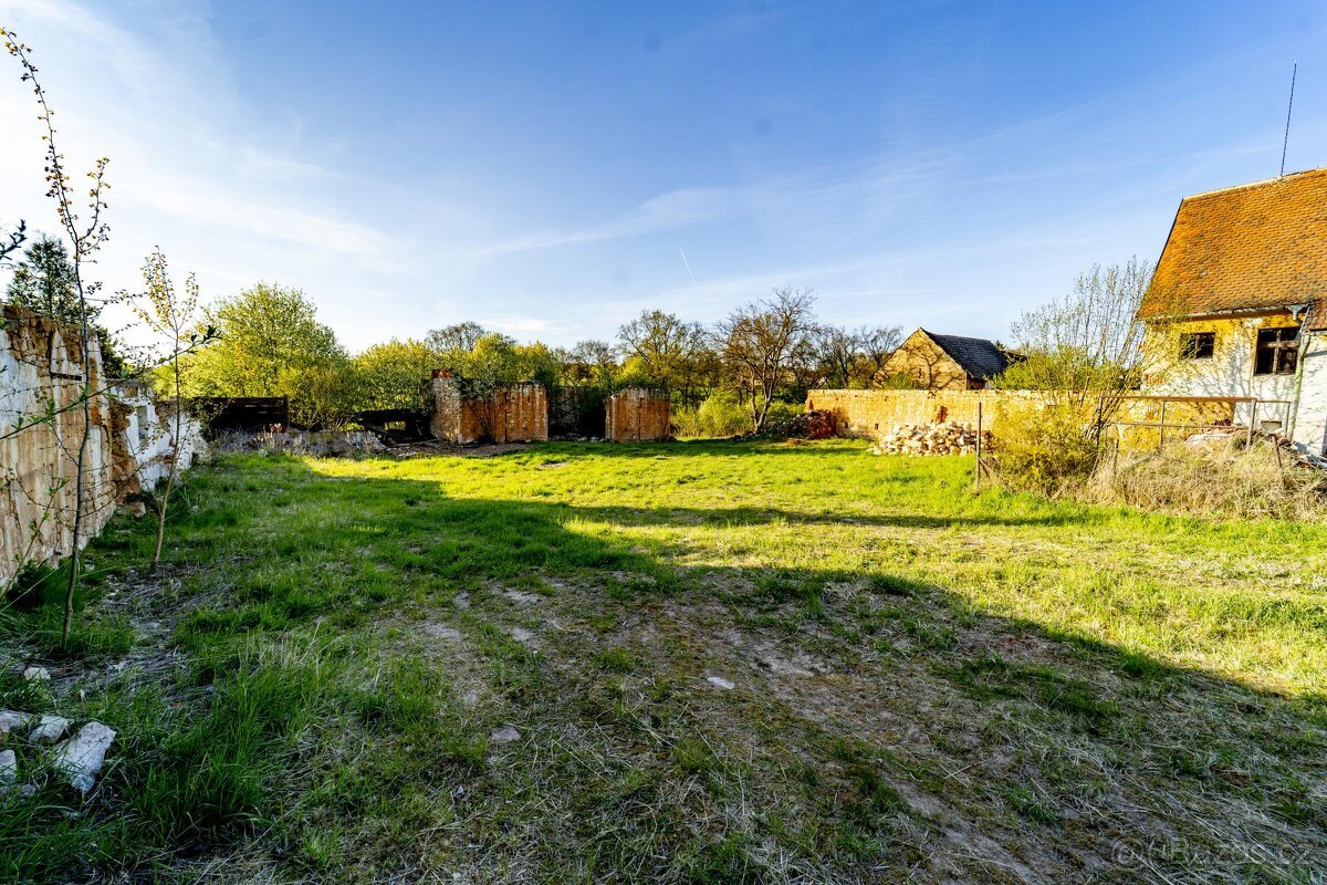 Svojetín, prodej stavebního pozemku 3831 m2