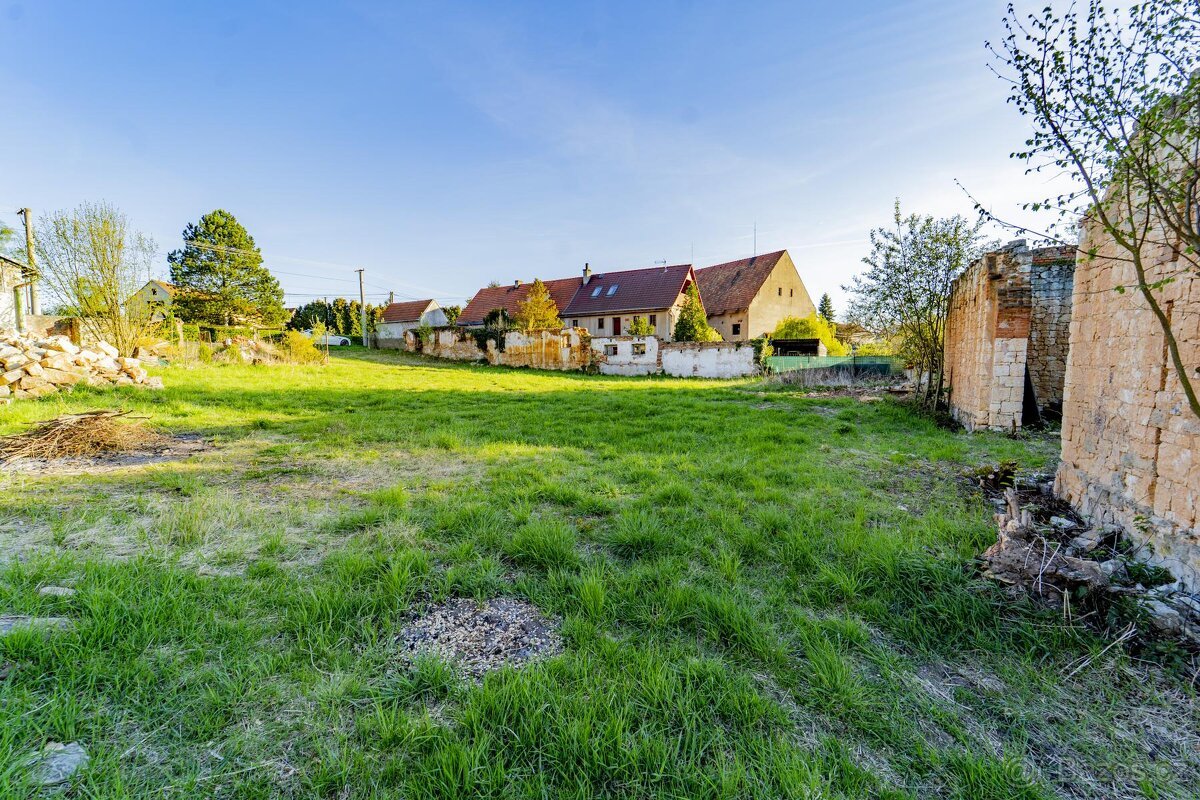 Svojetín, prodej stavebního pozemku 3831 m2