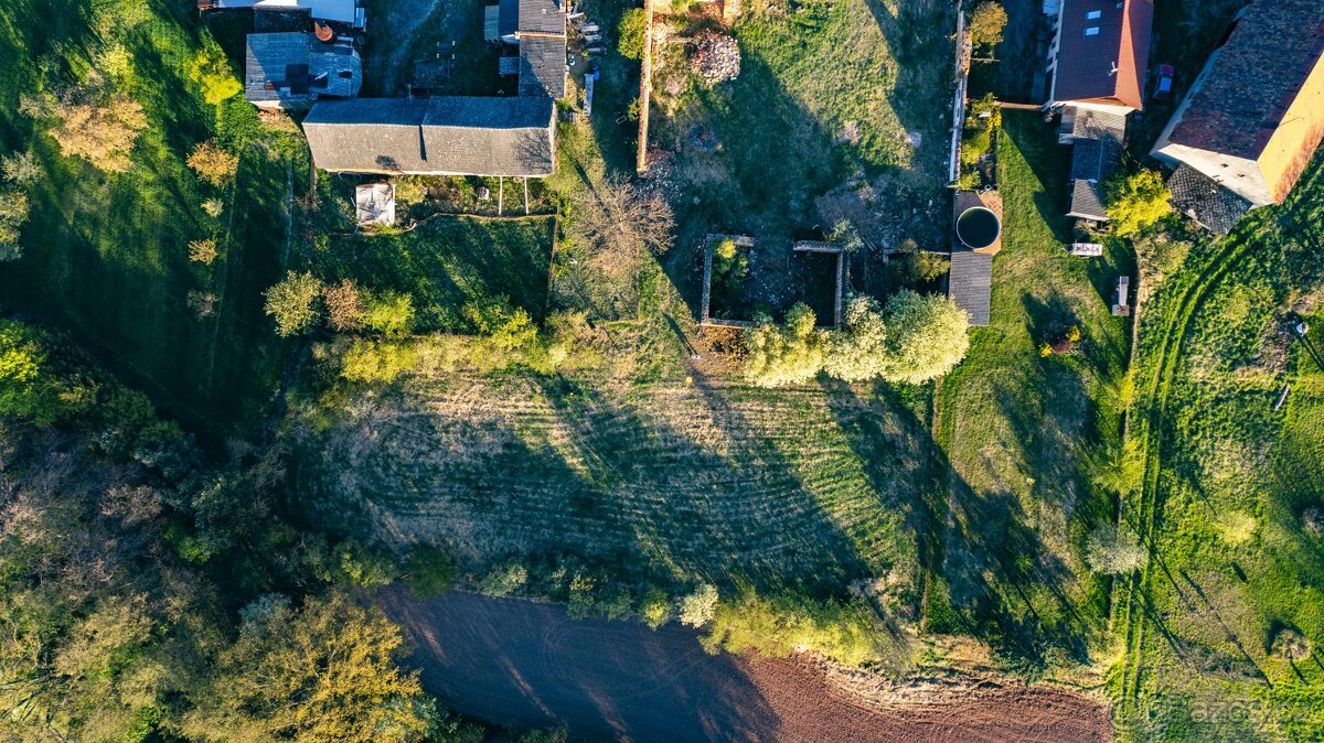 Svojetín, prodej stavebního pozemku 3831 m2
