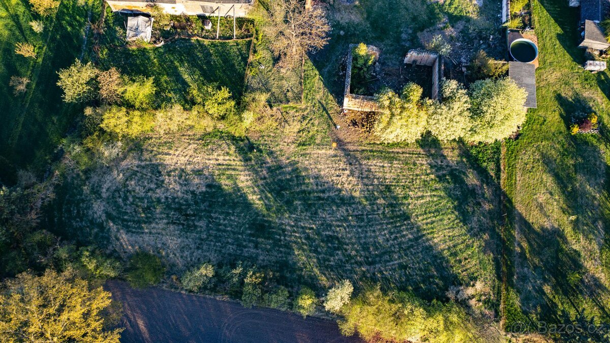 Svojetín, prodej stavebního pozemku 3831 m2