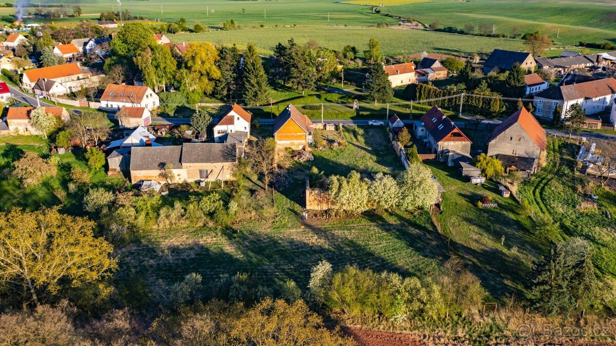 Svojetín, prodej stavebního pozemku 3831 m2