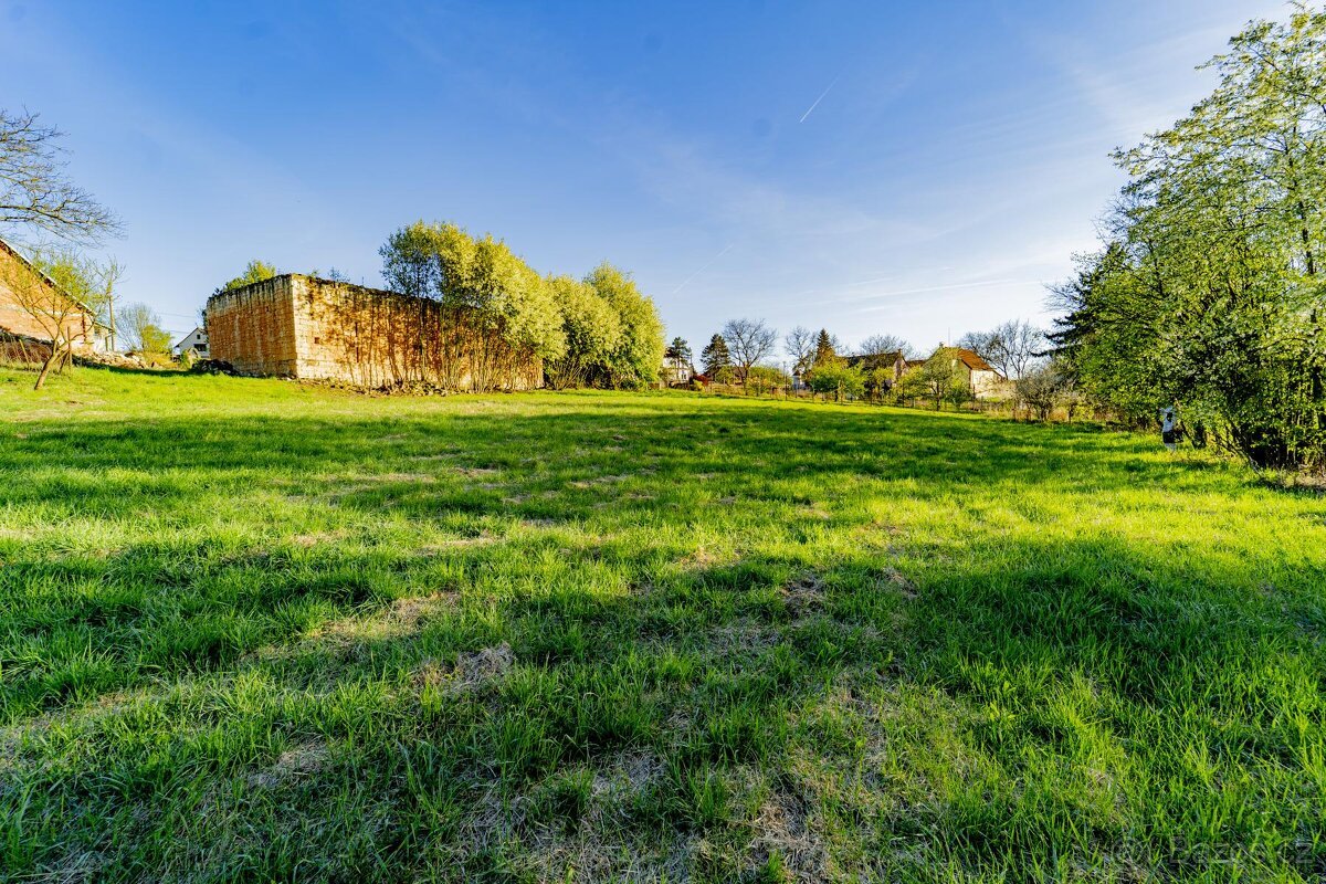 Svojetín, prodej stavebního pozemku 3831 m2