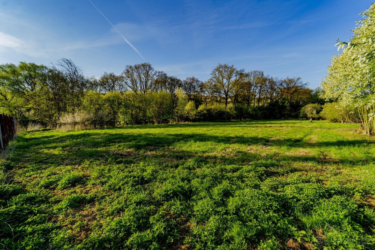 Svojetín, prodej stavebního pozemku 3831 m2