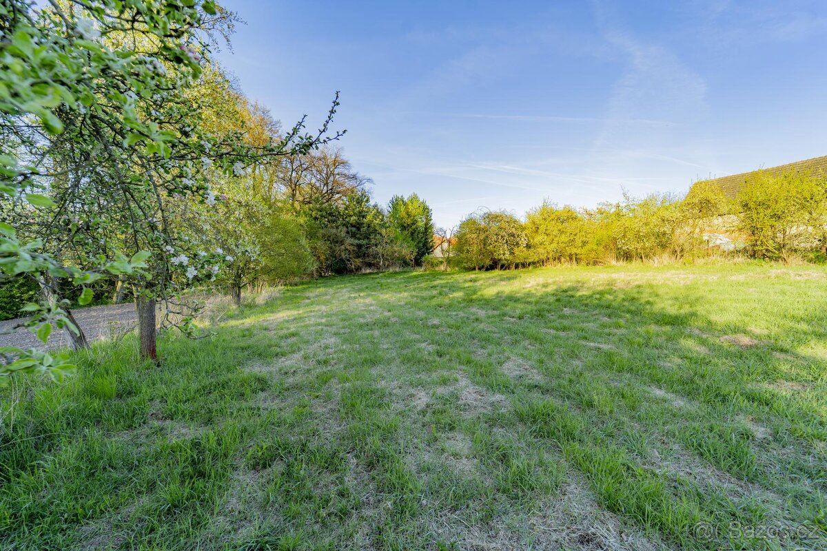 Svojetín, prodej stavebního pozemku 3831 m2