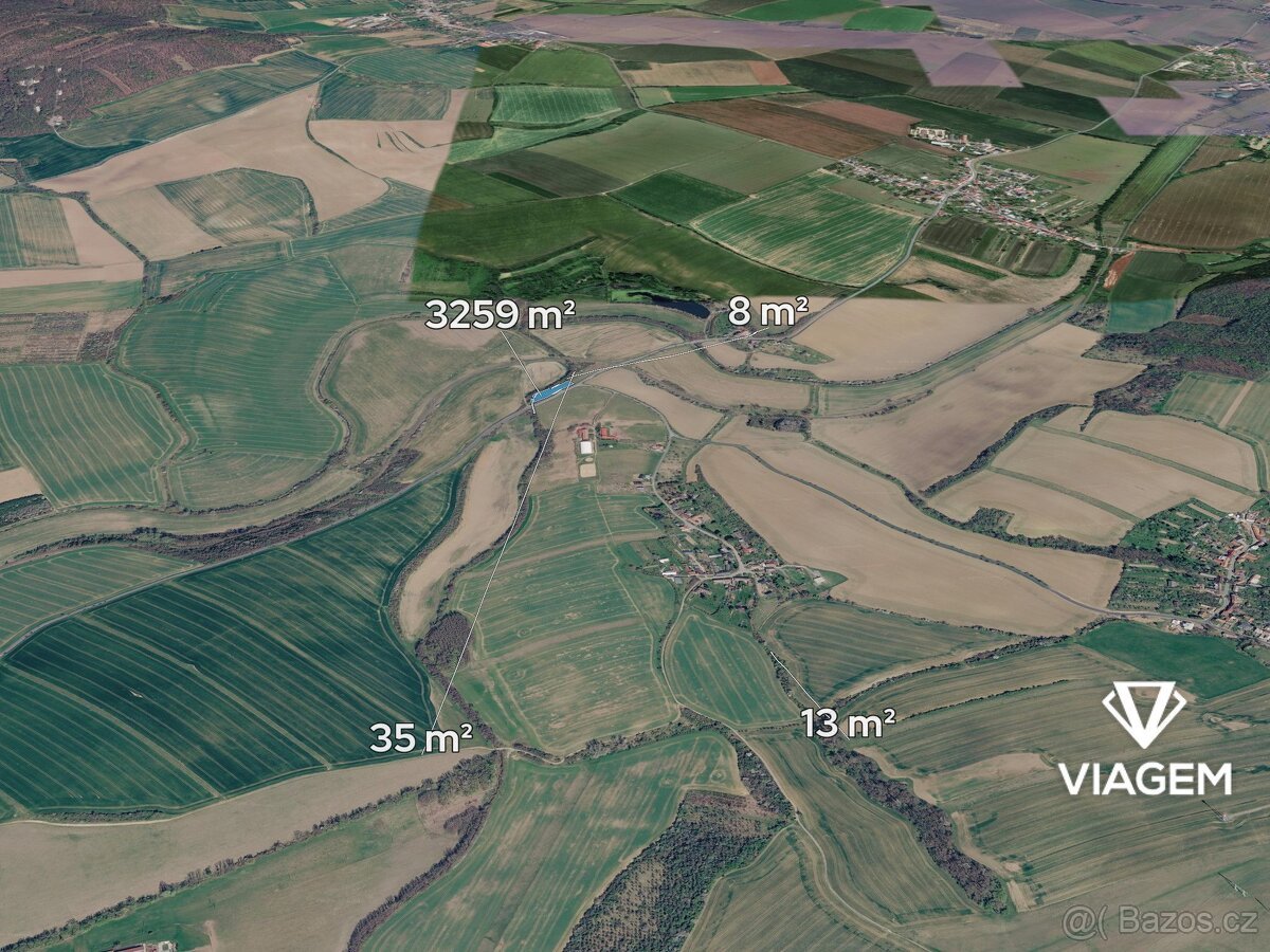 Pole 717 m²