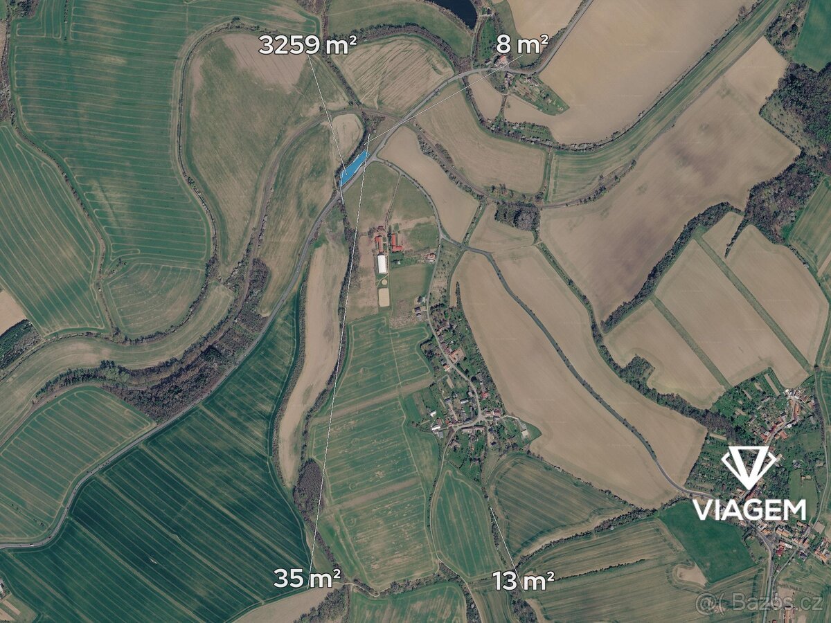 Pole 717 m²