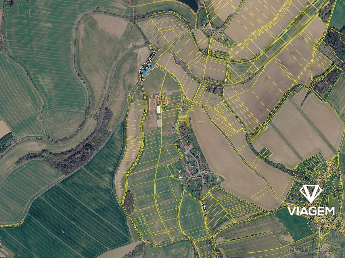 Pole 717 m²