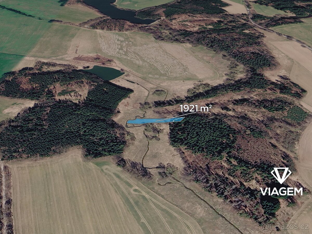 Pole 1 921 m²