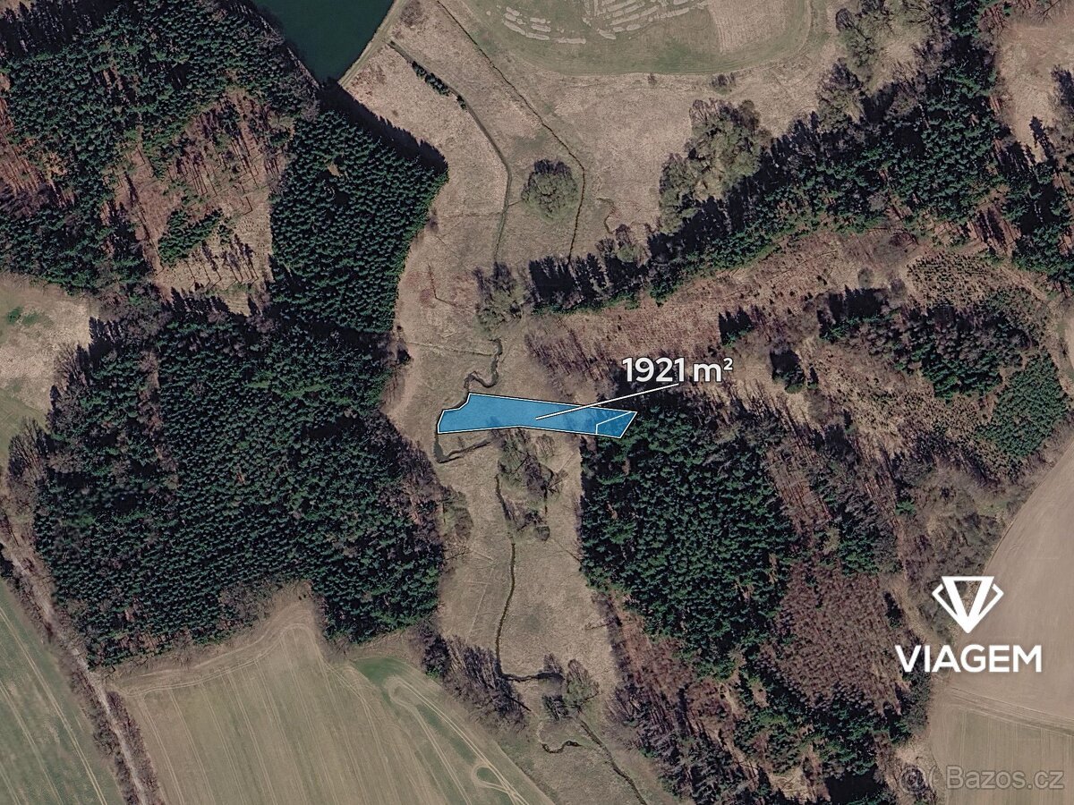 Pole 1 921 m²