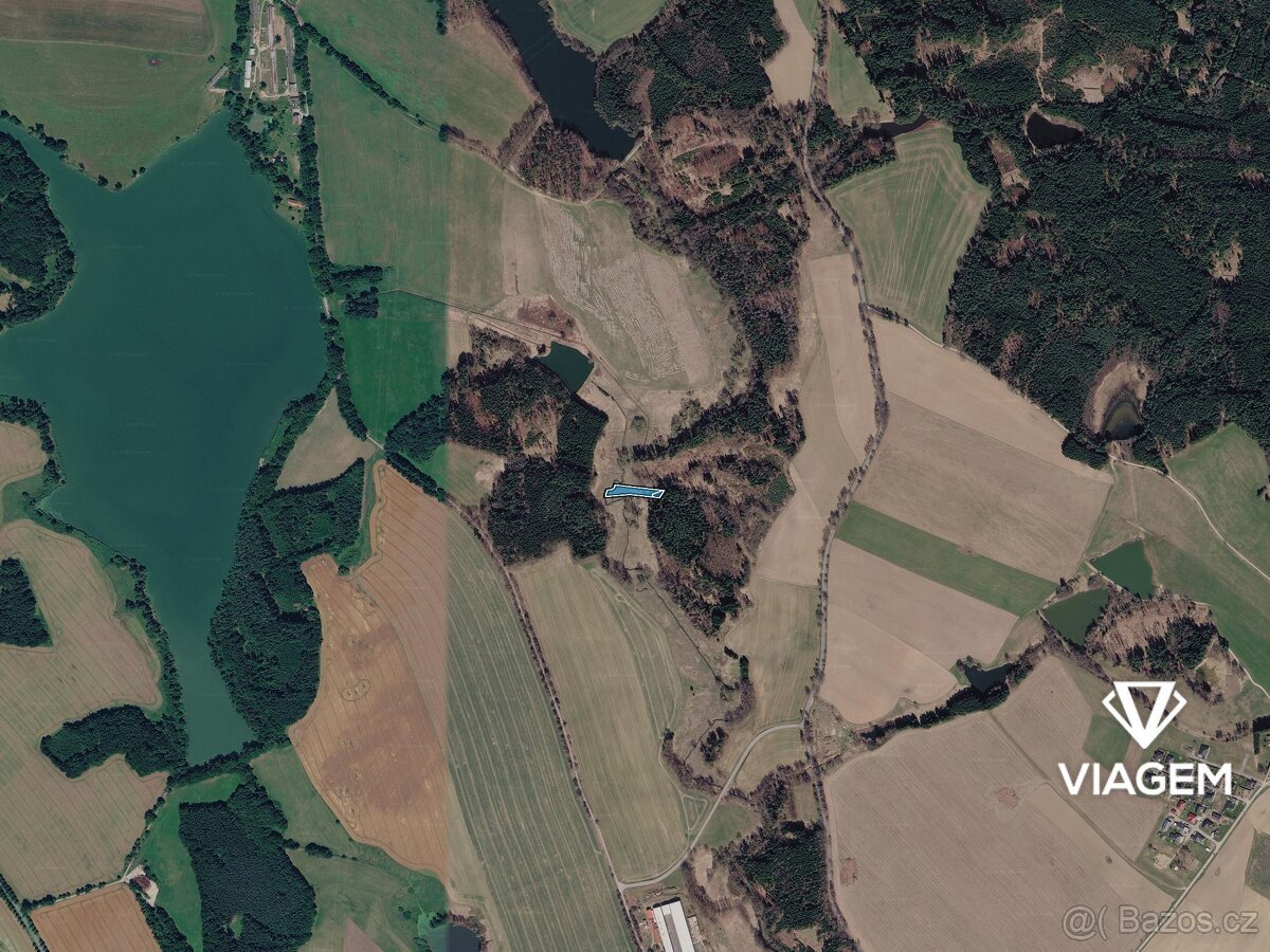 Pole 1 921 m²