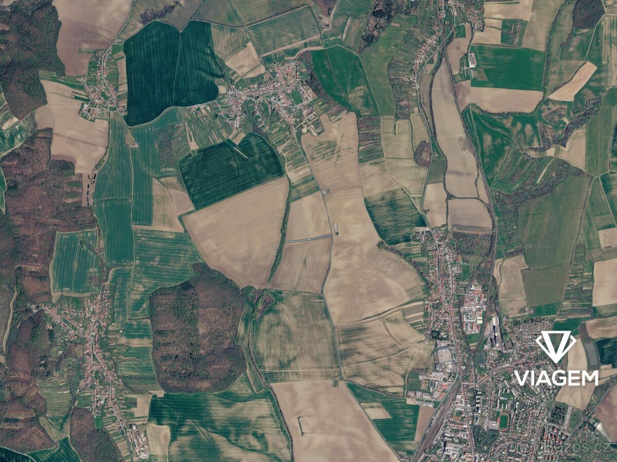 Pole 3 146 m², Podíl 33 % o výměře 1 049 m²