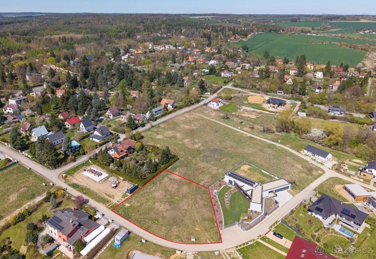 Prodej stavebního pozemku 2 025 m² – Unhošť, část Nouzov