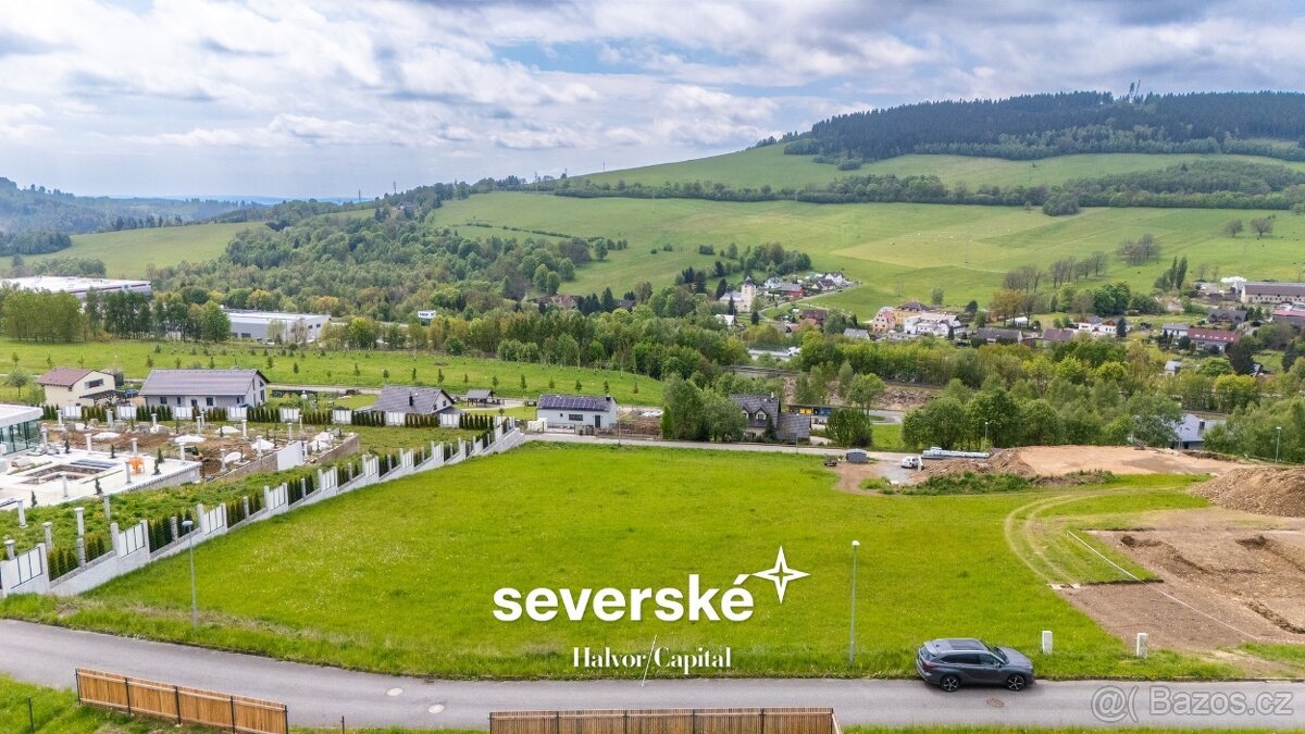 Slunný stavební pozemek 2428 m² s výhledem na Ještěd