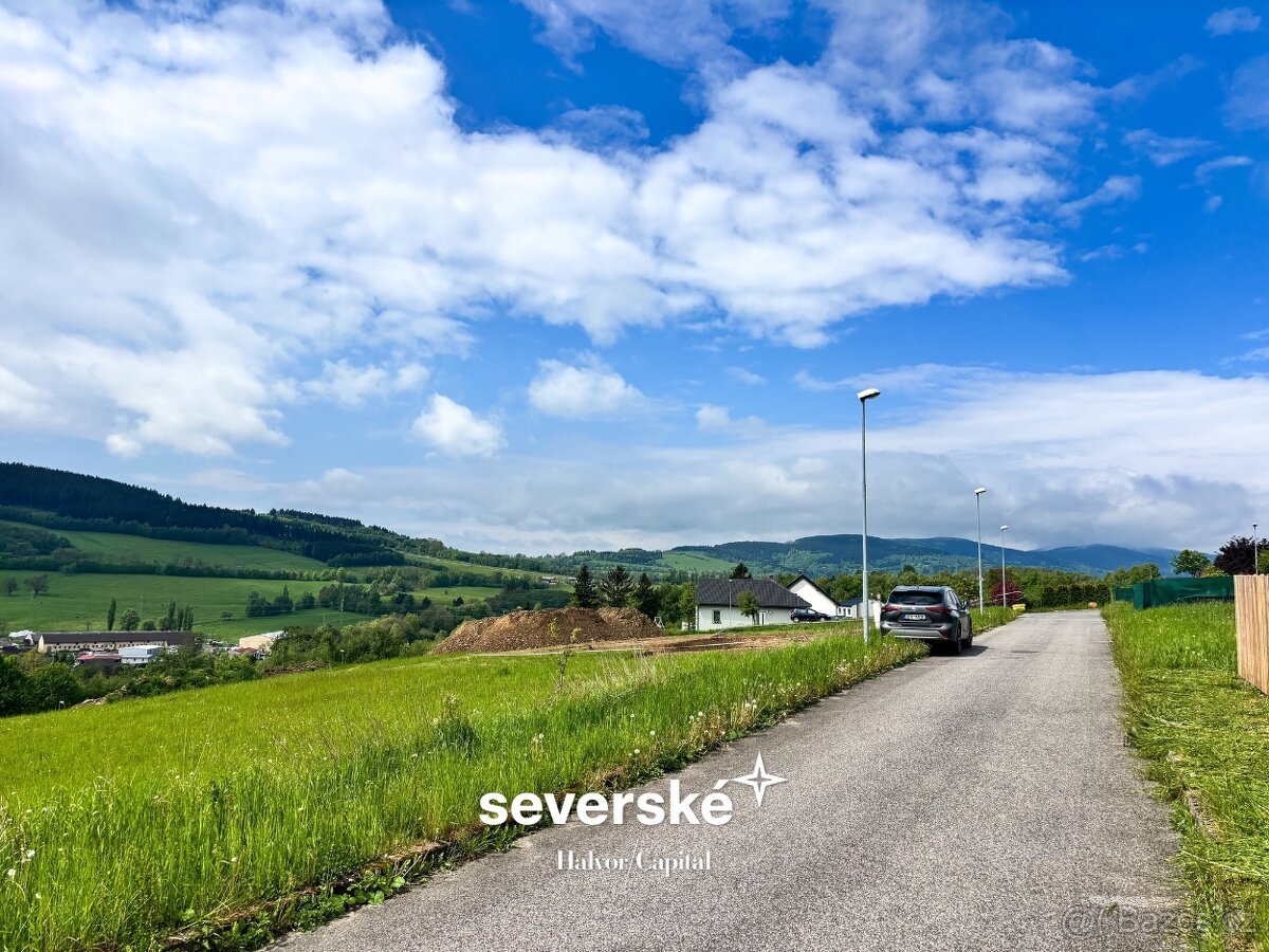 Slunný stavební pozemek 2428 m² s výhledem na Ještěd