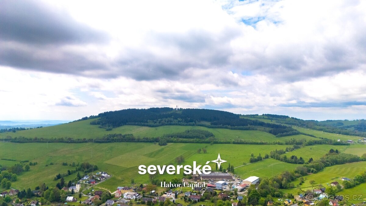 Slunný stavební pozemek 2428 m² s výhledem na Ještěd