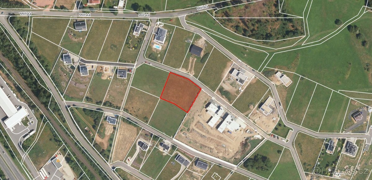 Slunný stavební pozemek 2428 m² s výhledem na Ještěd