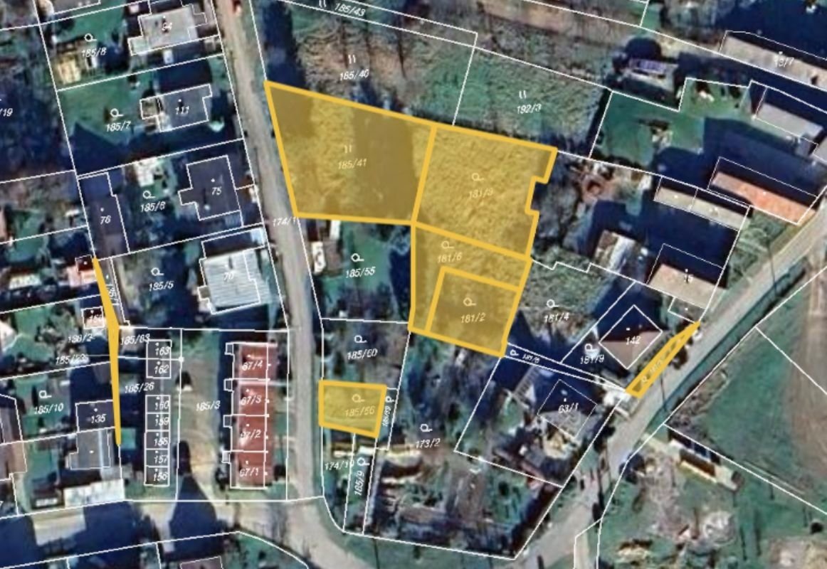Prodej podílu 3/20 stavebního pozemku 345 m², Vílanec