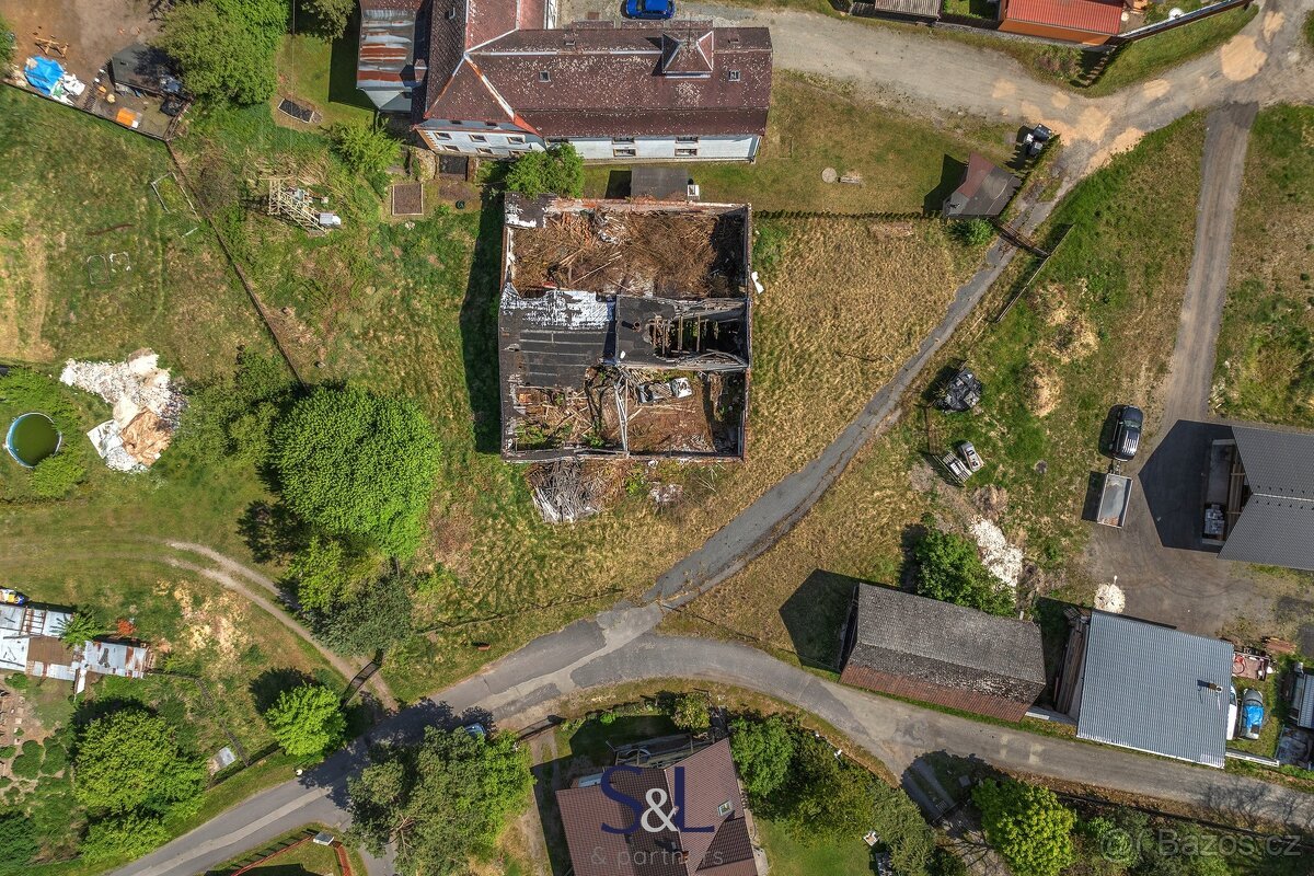 Prodej stavebního pozemku 2 111 m², Jestřebí - možnost výsta