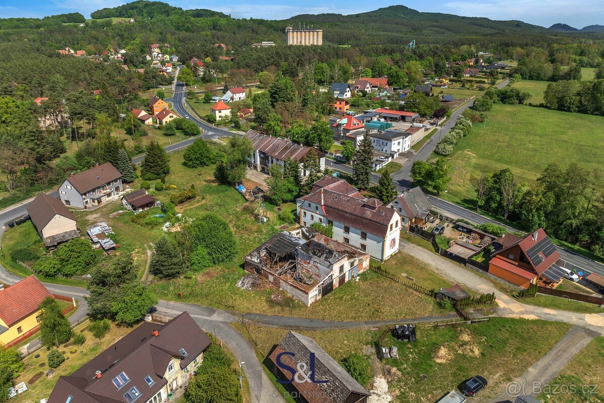 Prodej stavebního pozemku 2 111 m², Jestřebí - možnost výsta