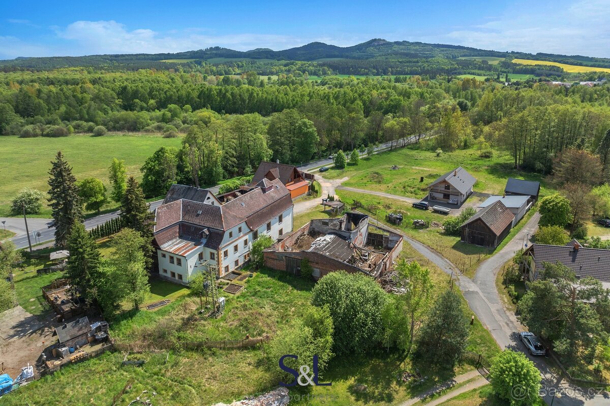 Prodej stavebního pozemku 2 111 m², Jestřebí - možnost výsta