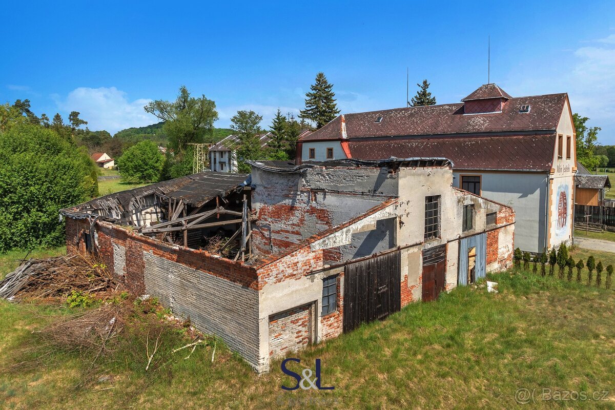 Prodej stavebního pozemku 2 111 m², Jestřebí - možnost výsta