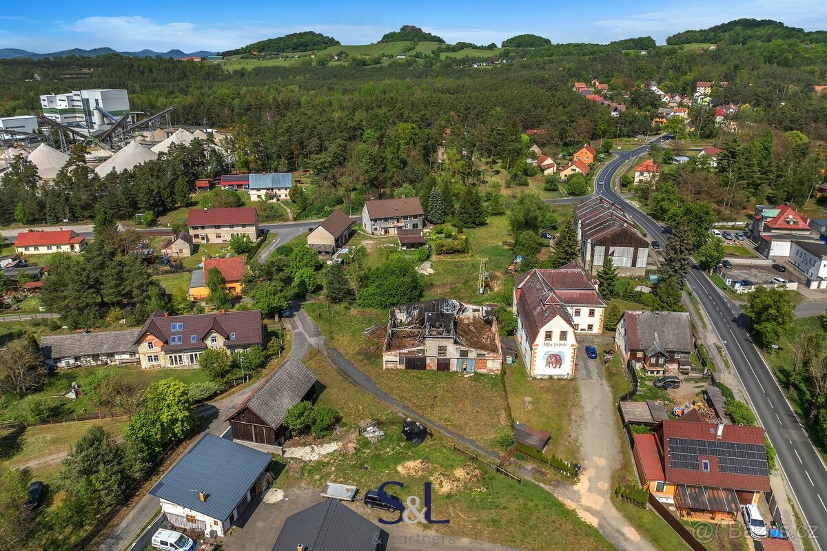Prodej stavebního pozemku 2 111 m², Jestřebí - možnost výsta
