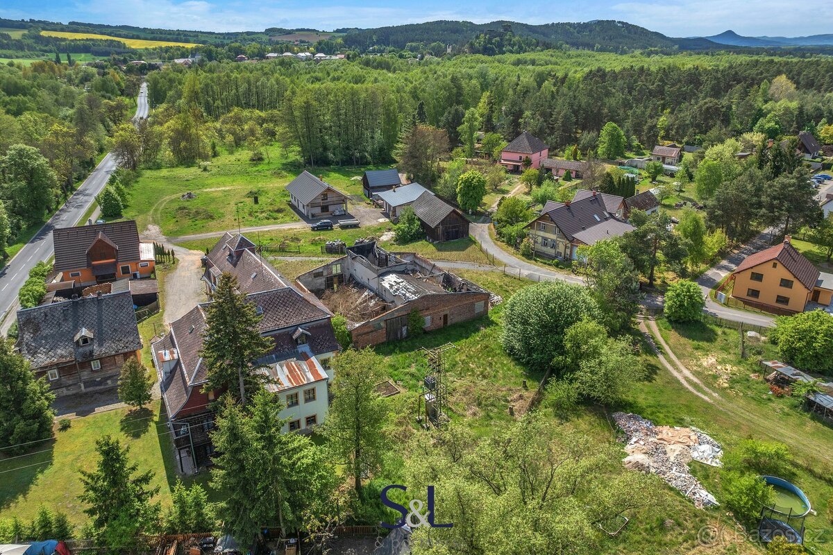 Prodej stavebního pozemku 2 111 m², Jestřebí - možnost výsta