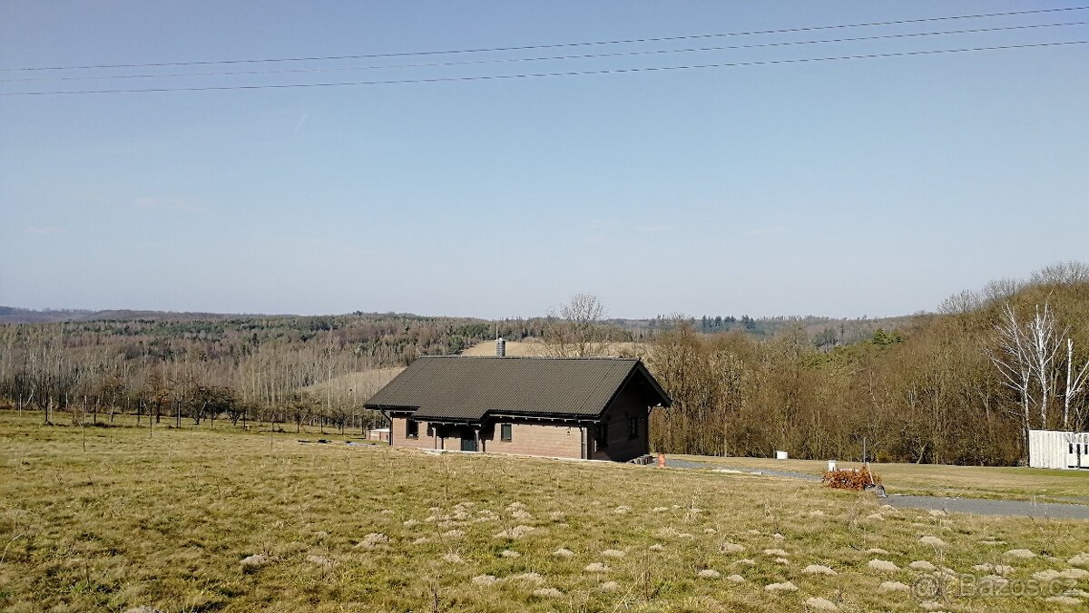 Slatina u Bílovce - pozemek se sítěmi, 1500 m2