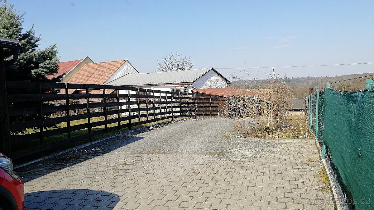 Slatina u Bílovce - pozemek se sítěmi, 1500 m2