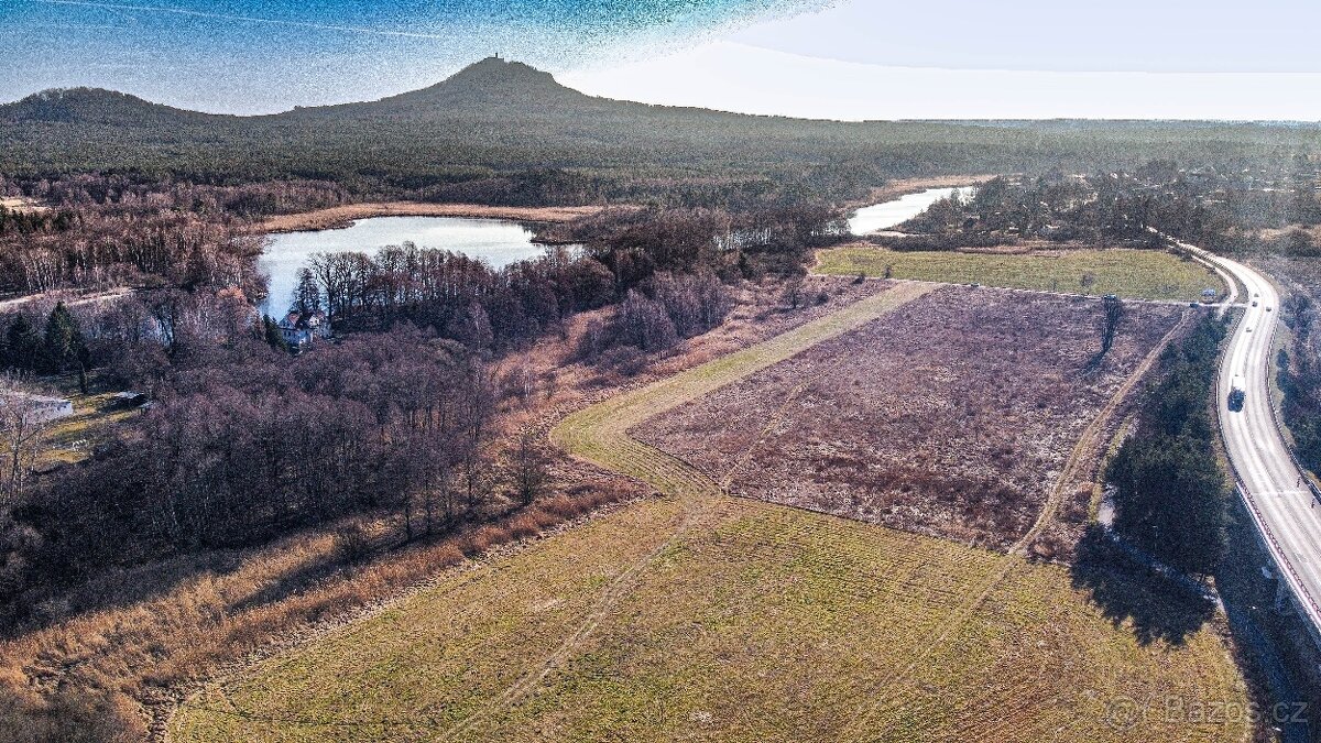 Pozemek u cyklostezky