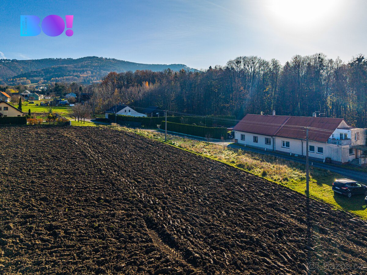 Stavební pozemek 930 m², Bukovice u Dobratic, sítě na hranic