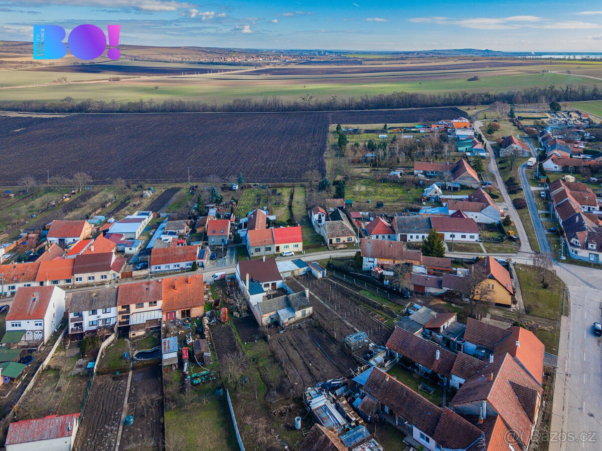 Prodej stavebního pozemku 521 m², ul. Zadní, Pouzdřany, okre