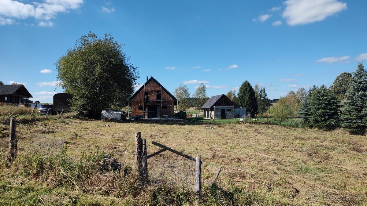 Stavební pozemek v klidné části obce Světlík nedaleko Lipna
