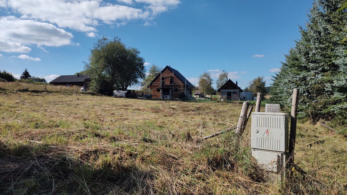 Stavební pozemek v klidné části obce Světlík nedaleko Lipna