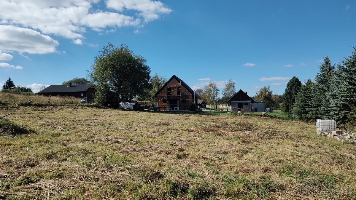 Stavební pozemek v klidné části obce Světlík nedaleko Lipna